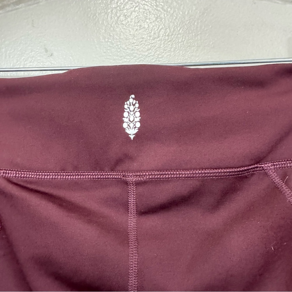 Free People Resilience Slim Leg Flare Yoga Pants Leggings in Fig Jam Size XL - Picture 6 of 13